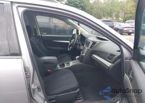 2010 Subaru Outback 2.5I Premium z USA, uszkodzony, nr VIN 4S4BRBCC7A3317298